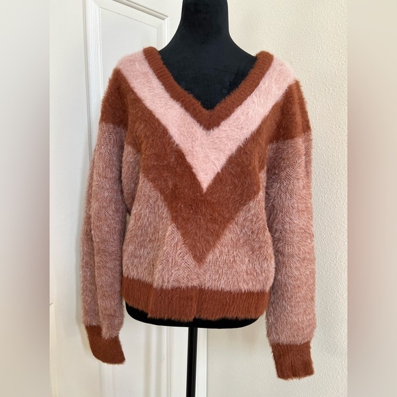 House of Harlow Deep V Nylon Sweater - Picture 7 of 7